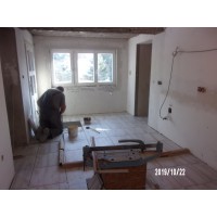 Családi ház belső átalakítás és burkolás Szirmabesenyő 2019 (3)